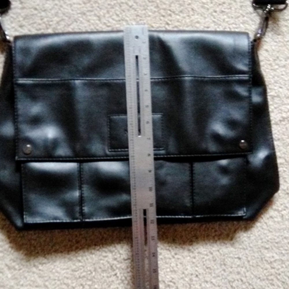 Mexx Messenger Bag - Picture 2 of 7